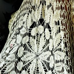 Скатерть из ненужных ниток