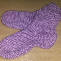 Варежки и носочки,пинетки.