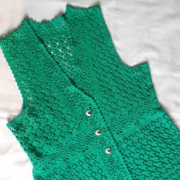 Удлинённый жилет крючком.