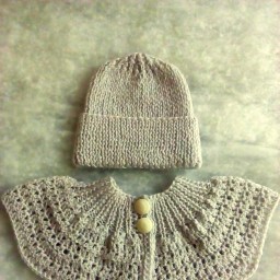 Шапочка с манишкой - комплект для племянницы