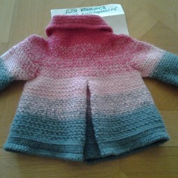 Пальто для внучки крючком  с отложным воротником и иммитацией втачного рукава