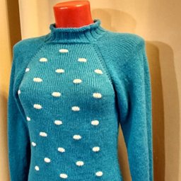 Джемпер женский с белыми "пупочками"