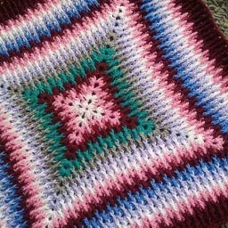 Бабушкин квадрат рельефными столбиками