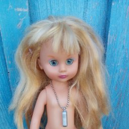 Одела куклу.