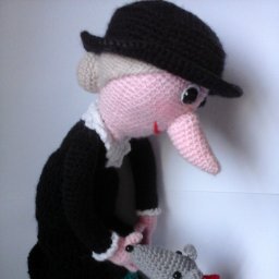 Старуха Шапокляк и крыска Лариска.