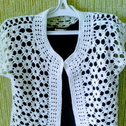 Белый ажурный жилет