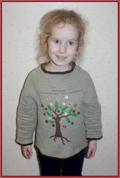 Пуловер с пуговичным деревом