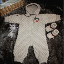 Комбинезон и пинетки  в подарок