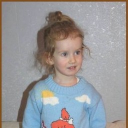 Пуловер  с девочкой