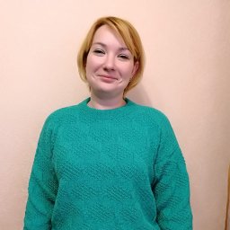 Зеленый пуловер