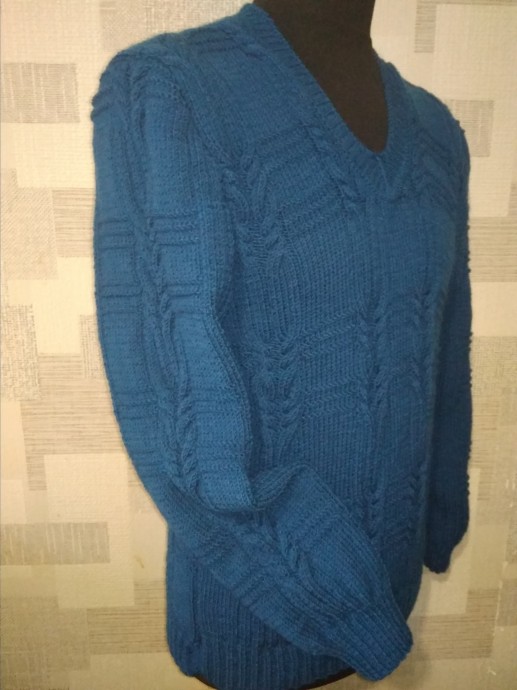 Мужской пуловер синего цвета