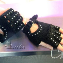 Перчатки без пальчиков в стиле рок (не моя работа, но очень классно смотрятся)