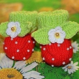 Яркие пинетки - ягодки