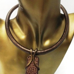 Колье - чокер из натуральной кожи с натуральными камнями в ассортименте