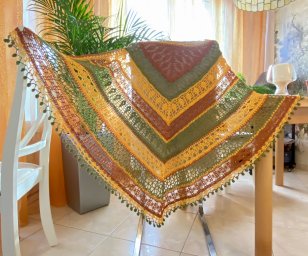 Шаль крючком из остатков пряжи