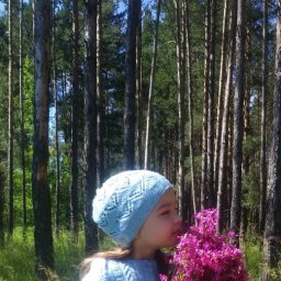 Летний кардиган и ажурная шапочка для внучки на вечернюю прохладу