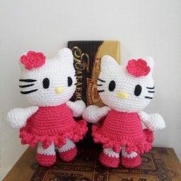Вязаные игрушки-кошечки Китти
