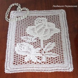 Вязаная салфетка "Розы"