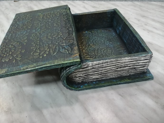 Книга-шкатулка из картона. Книга-шкатулка из картона.