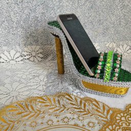 Туфелька-подставка под телефон.