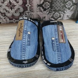 Тапочки из старых джинсов мужу и себе