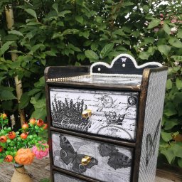 Мини-комодик из картонных коробок.