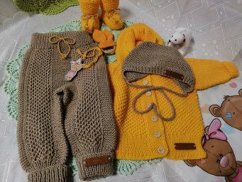 Костюмчик спицами для малышки от 6 до 9 месяцев.