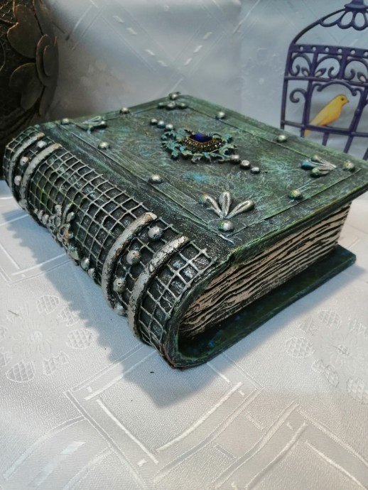Книга-шкатулка из картона. Книга-шкатулка из картона.