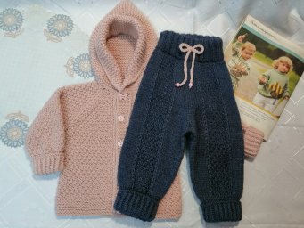 Костюмчик для девочки спицами. (Возраст 6-9 мес.)