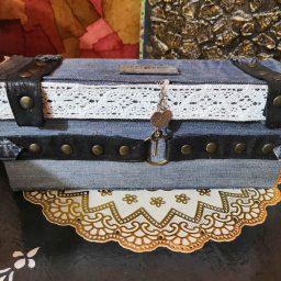 Вторая жизнь старых джинсов.