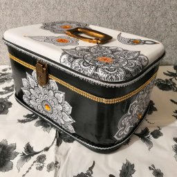 Декор старого чемодана.