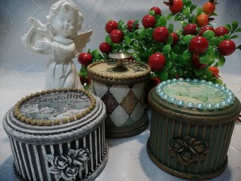 Три шкатулочки из бобин от скотча и пряжи.