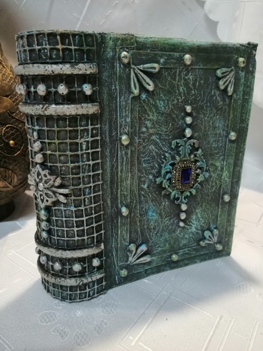 Книга-шкатулка из картона. Книга-шкатулка из картона.