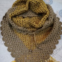 Золотой бактус крючком.