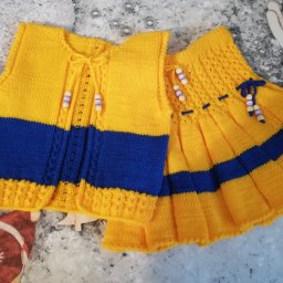 Юбочка и жилетка для девочки спицами.