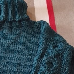 Свитер для доченьки....не прошло и года)))