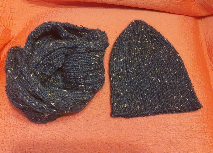 Мегаснуд , шапка, шарф и варежки/ рукавицы.