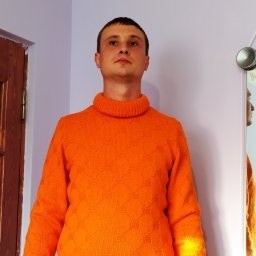 В хмурый день - яркий цвет. Свитер мужской.