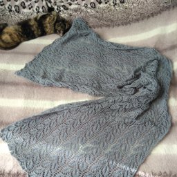 В прохладный день или вечер пригодится ажурный палантин