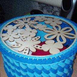 Вязаная корзинка из трикотажной пряжи