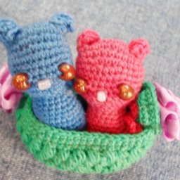 Кошки в корзинке