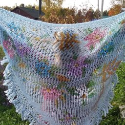 "Цветы в лазури осеннего неба".