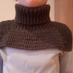 Вязаная манишка