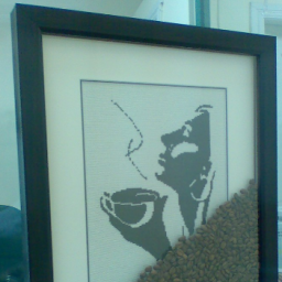 Женщина с арматом кофе