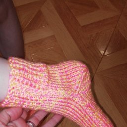 Носочки на двух спицах из остатков