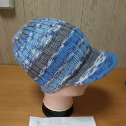 Шапка с козырьком