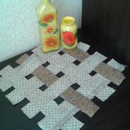 Салфетка - плетенка из дерюжки.