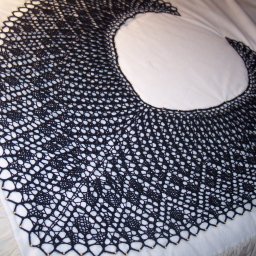 I knitted my shawls by my hands with long needles and I post them on internet for everybody to see.