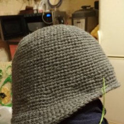 Шапочка,декорированная лентами