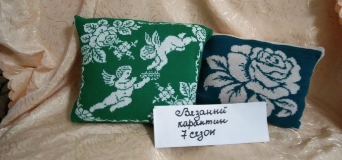 Ангелочки возле роз